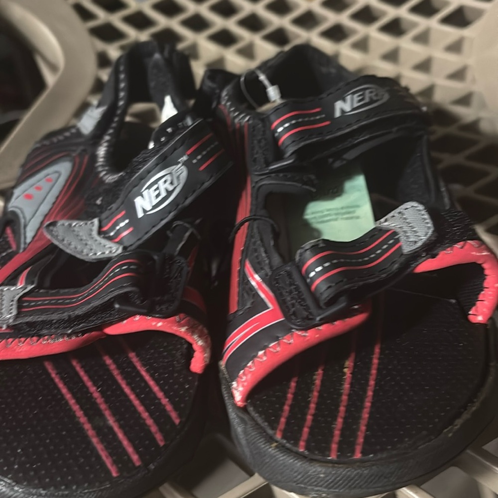 Nerf Sandal Natural Tex ultra size 2 
Multi color. Like new.